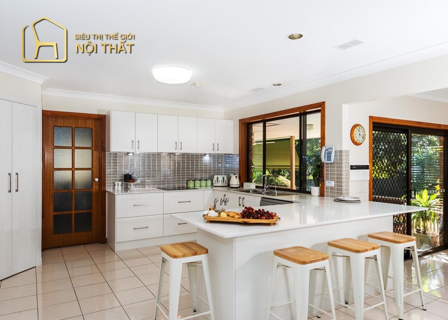 Mẫu thiết kế nội thất hình chữ U với căn bếp không gian mở