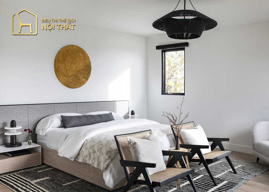 Mẫu nội thất phòng ngủ có thiết kế trang nhã với màu sắc trắng làm chủ đạo