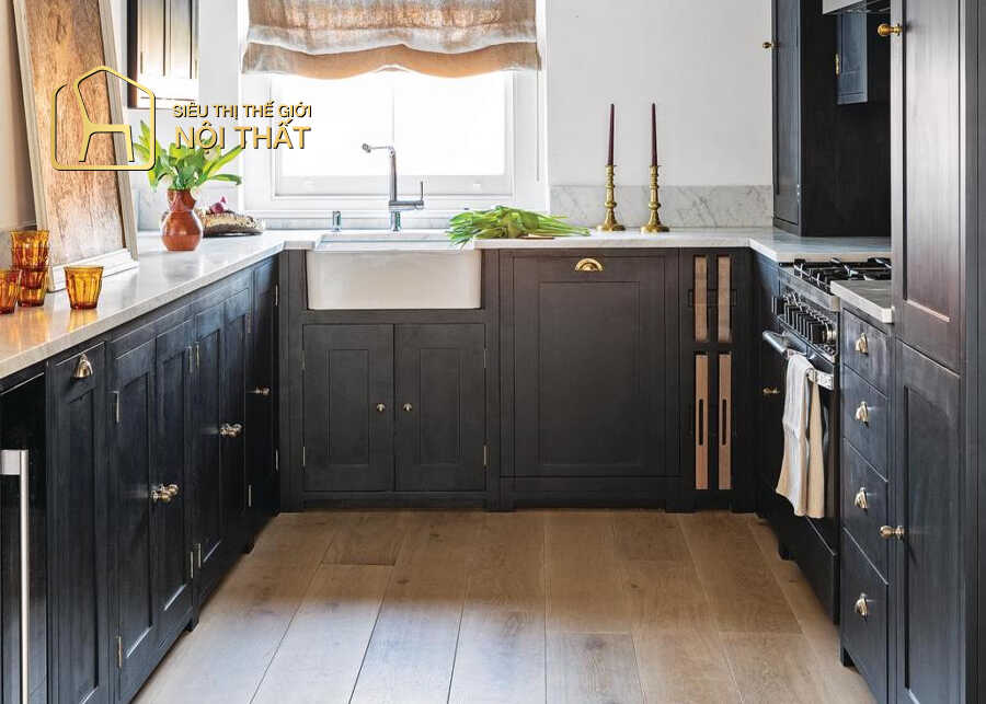 Tủ bếp nhôm giả gỗ chữ U với công năng tiện ích