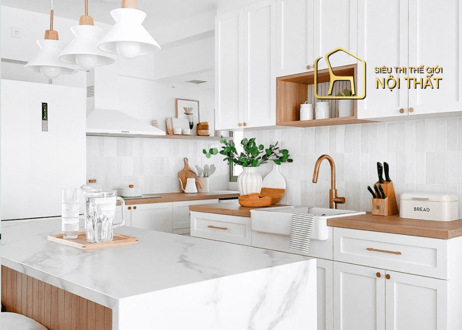Tủ bếp mini màu trắng là lựa chọn phổ biến của nhiều gia đình mang đến sự sang trọng trang nhã và mang cảm giác sạch sẽ thoáng mát cho căn bếp