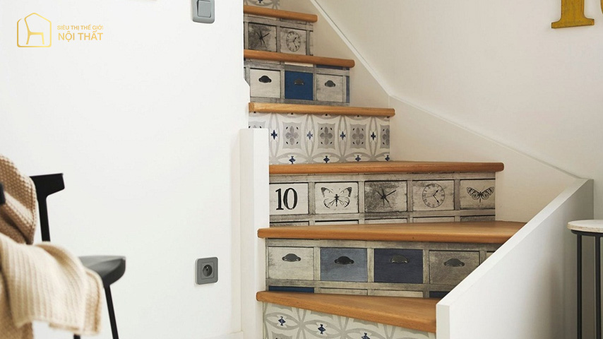 Gạch mosaic có độ bền cao, chống trầy xước khá tốt giúp quá trình sử dụng được lâu bền, ít tốn kém chi phí cho người sử dụng