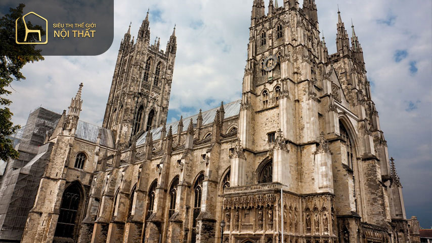 Kiến trúc đặc trưng của một nhà thờ Gothic Kiến trúc đặc trưng của một nhà thờ Gothic
