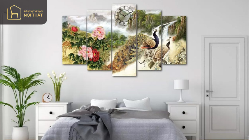 Phòng ngủ được thiết kế kết hợp với tranh treo tường sẽ giúp cho phong thủy của căn phòng được tốt hơn