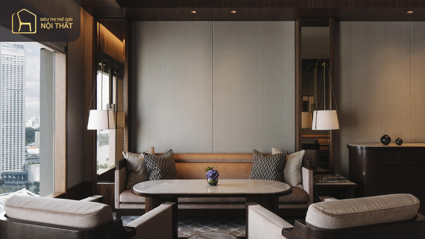 Executive Floor/Floored Room thường có sảnh tiếp tân riêng, đôi khi, một số khách sạn còn thiết kế quầy lễ tân toàn nữ để chỉ phục vụ khách hàng nữ vì lý do an toàn
