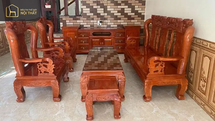 Sang trọng với bàn ghế làm từ xoan đào