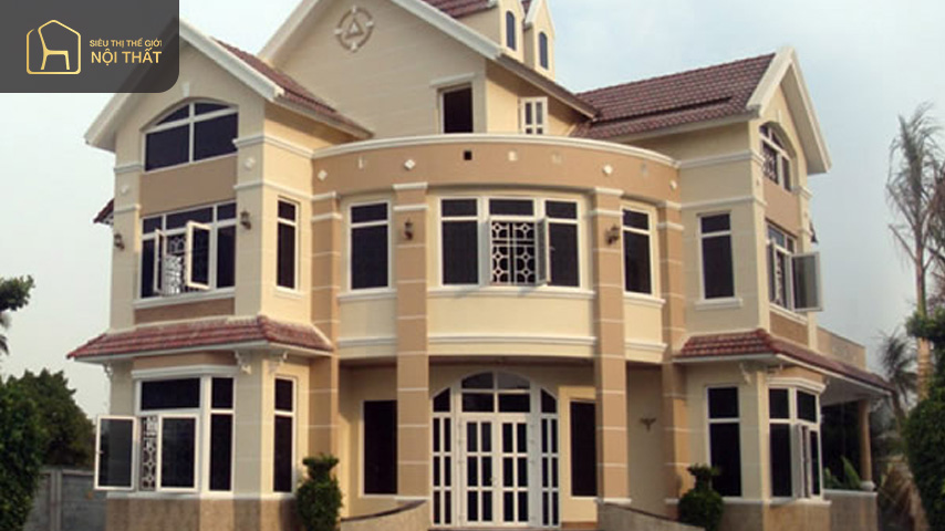 Màu be cá tính được chủ sở hữu dùng làm màu sơn nhà ngoài trời
