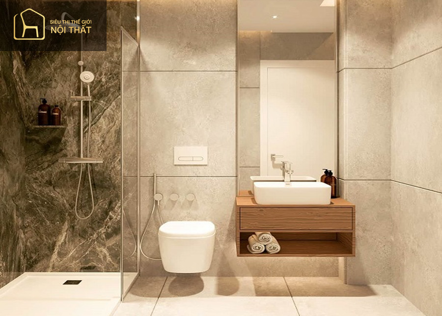 Tường ốp đá và kệ đựng bằng gỗ và đèn màu dịu nhẹ làm cho thiết kế nhà tắm 4m2 thêm dễ chịu