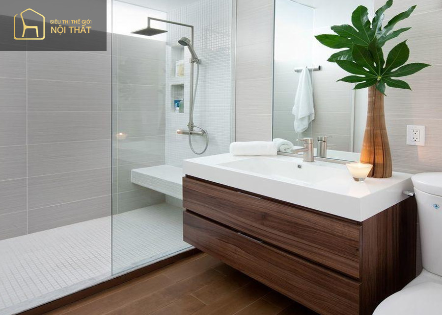 Thiết kế phòng tắm 4m2 có chất liệu kính để tăng độ rộng về mặt thị giác 