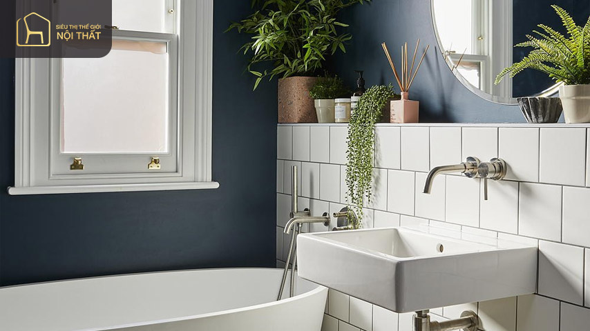 Bố trí cửa sổ trong thiết kế phòng tắm nhỏ 1m2 cũng là một giải pháp hợp lý