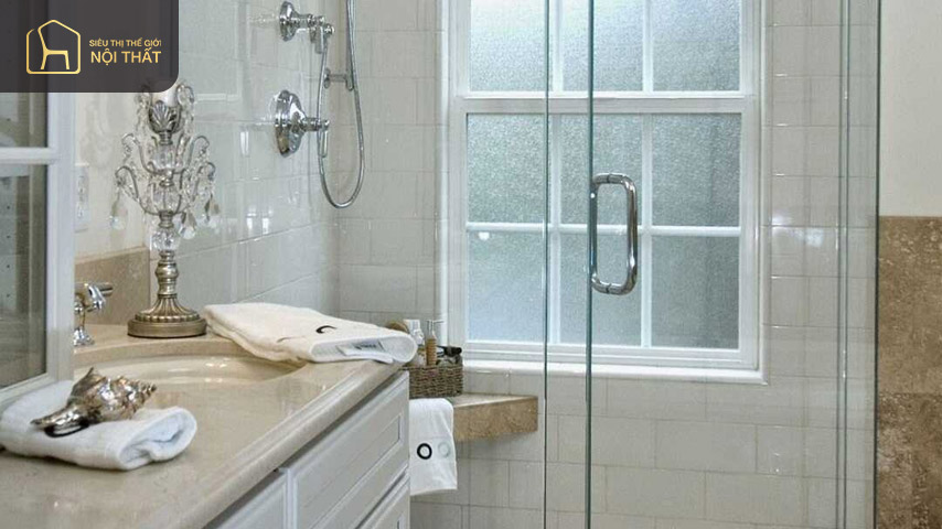 Tone màu trắng với các đồ dùng nội thất mang phong cách cổ điển sang trọng