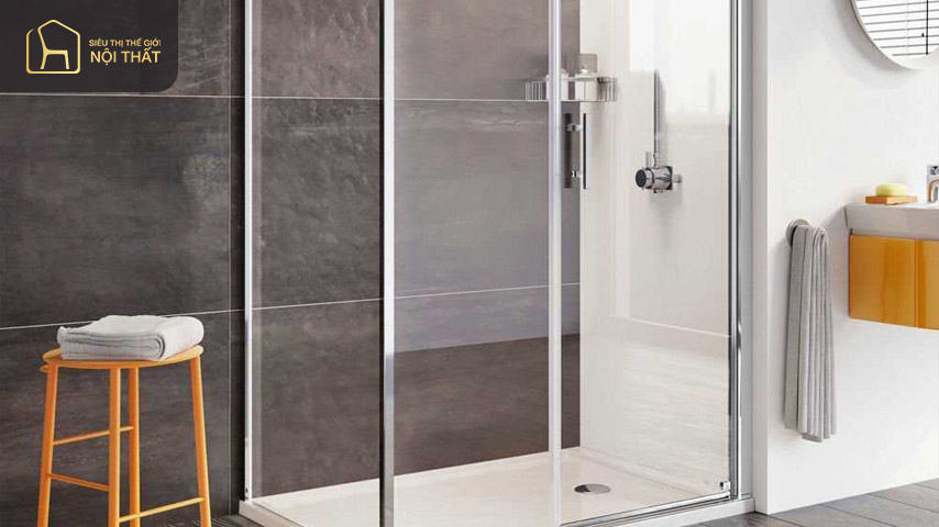 Kính cường lực trong suốt là chất liệu chủ yếu dùng làm vách phòng tắm