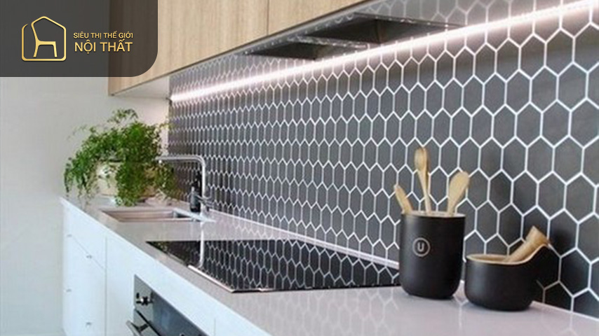 Đen trắng đơn giản thể hiện được sự sang trọng cho căn bếp