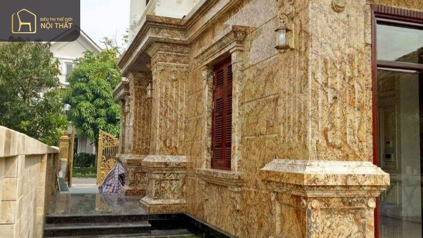 Mẫu gạch họa tiết vân đá màu vàng giúp mang đến vẻ đẹp sống động cho ngôi nhà