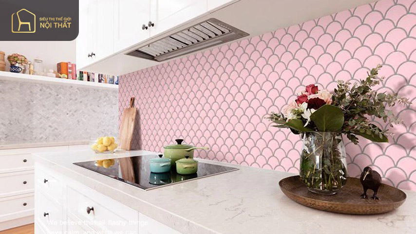 Phòng bếp ốp gạch mosaic vảy cá màu hồng trang nhã