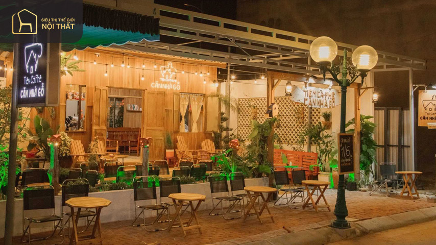 Buổi sáng và chiều mát là thời điểm lượng khách hàng của quán cafe vỉa hè đông nhất