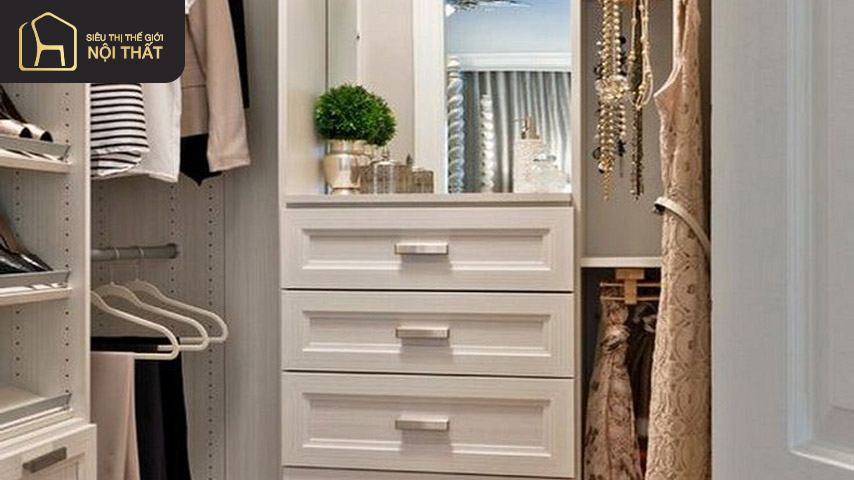 Thiết kế phòng thay đồ mini có phân chia không gian lưu trữ giúp đảm bảo tính riêng biệt cho đồ đạc của nam và nữ