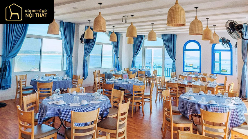 Đặc điểm trang trí nhà hàng đơn giản, bình dân