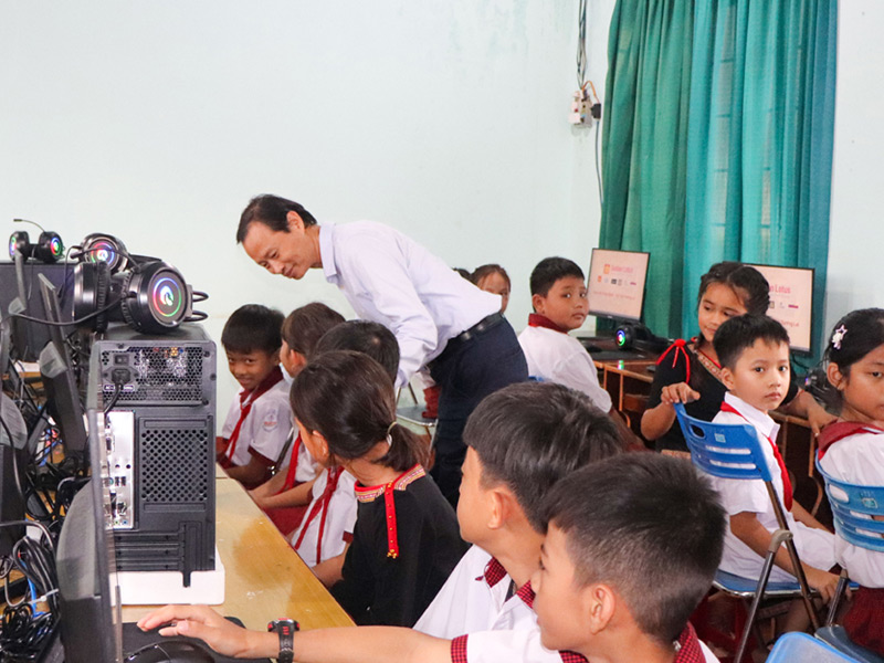 Siêu Thị Thế Giới Nội Thất đồng hành cùng giáo dục vùng cao