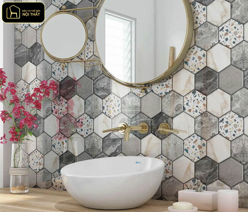 Mẫu gạch ốp lát nhà vệ sinh đẹp - Gạch lục giác tạo hiệu ứng hình học độc đáo và cá tính, giúp không gian trở nên khác biệt.