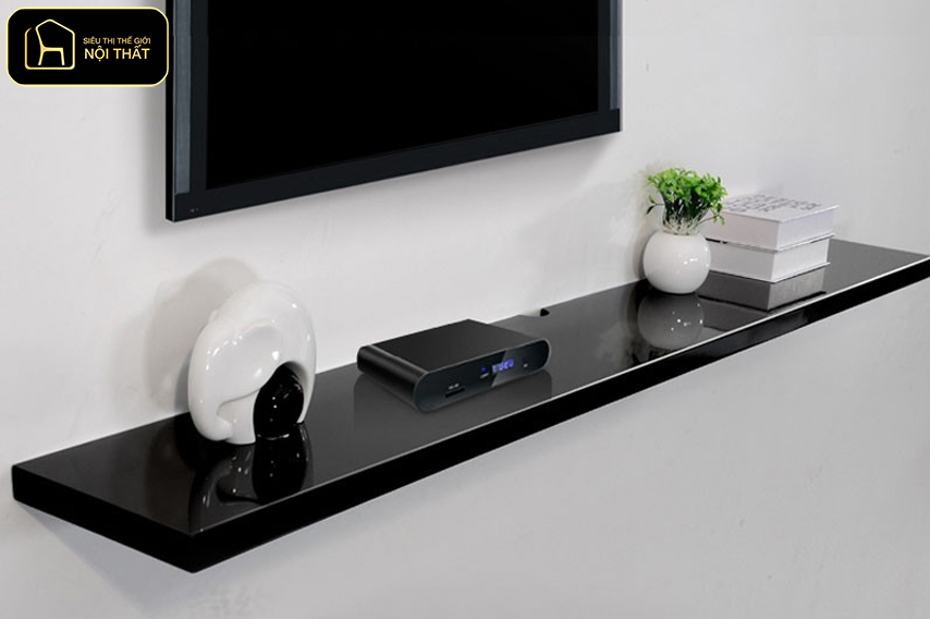 Mẫu kệ tivi treo tường phòng khách - Kệ dạng thanh ngang giúp tiết kiệm diện tích, đặc biệt phù hợp với phòng khách nhỏ hoặc căn hộ chung cư.