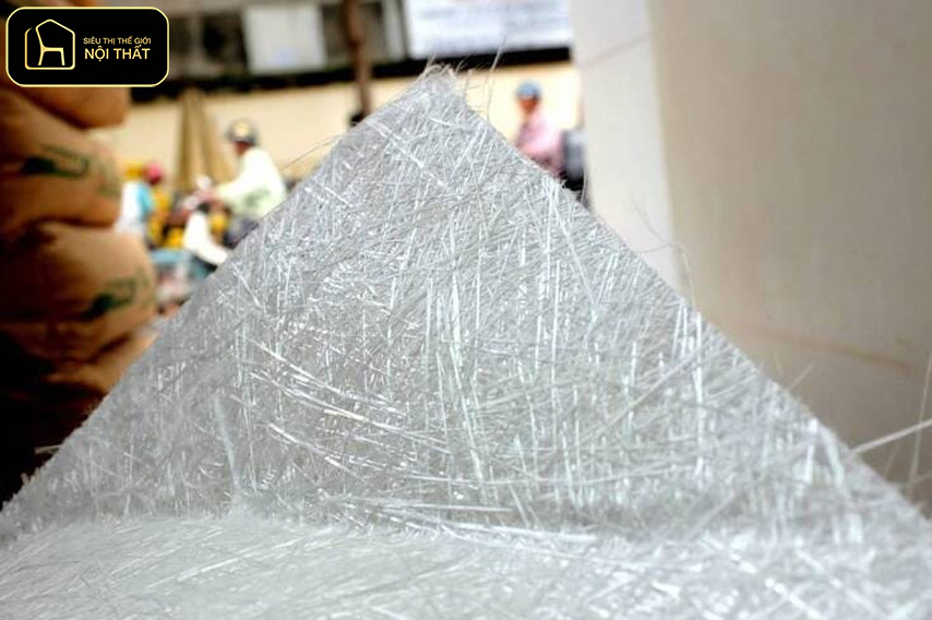 Vật liệu composite trong nội thất - Nhựa cốt sợi thủy tinh (FRP) nổi bật với độ bền cơ học cao, khả năng chống ăn mòn và trọng lượng nhẹ.