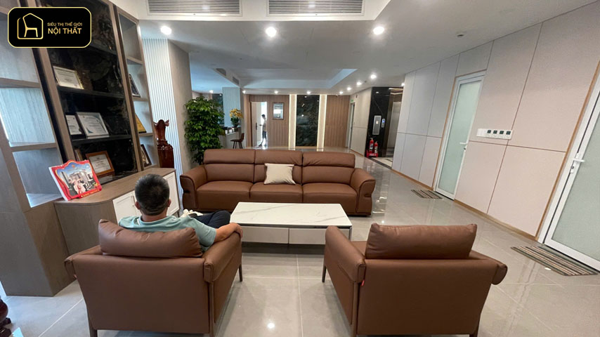 Khách hàng hài lòng với công trình thi công hoàn thiện bởi Siêu thị Thế giới Nội thất