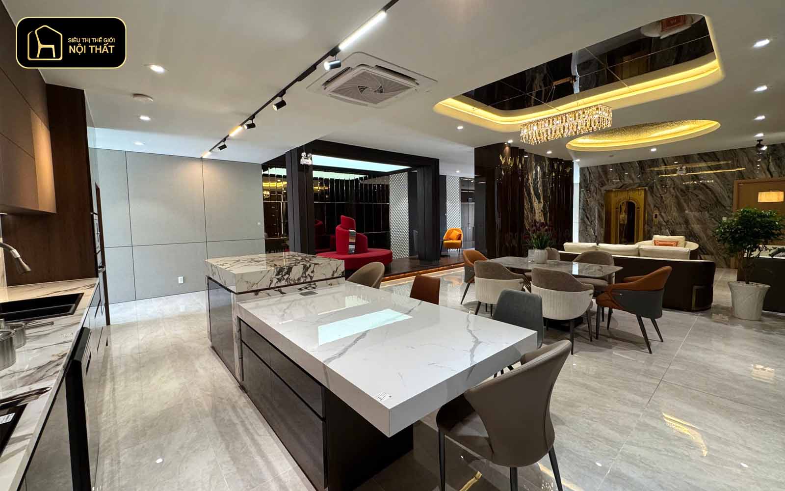 Bếp mở liền phòng khách